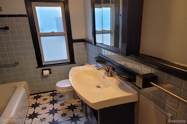 1937 Allard Avenue, Grosse Pointe Woods, MI 48236