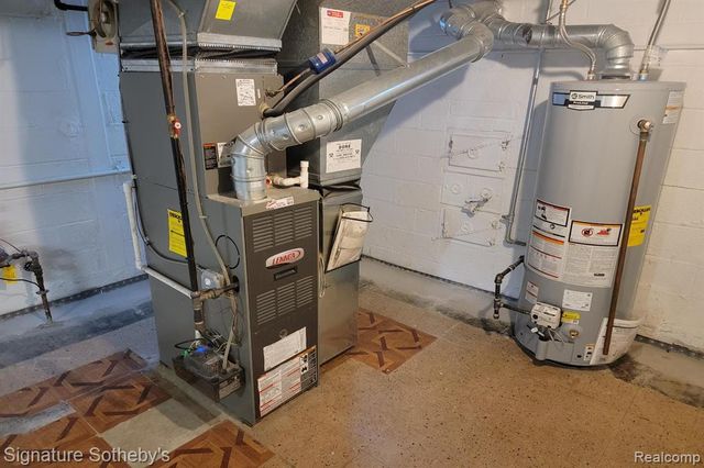 1937 Allard Avenue, Grosse Pointe Woods, MI 48236