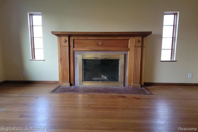 1937 Allard Avenue, Grosse Pointe Woods, MI 48236