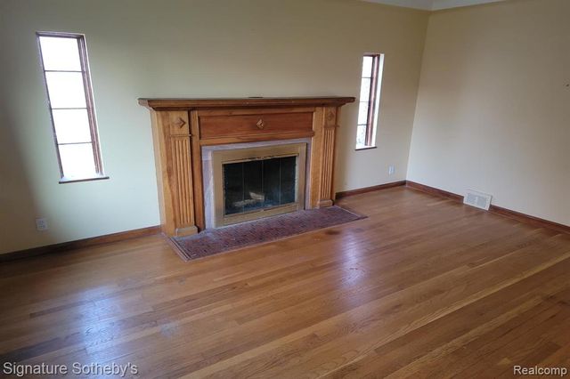 1937 Allard Avenue, Grosse Pointe Woods, MI 48236