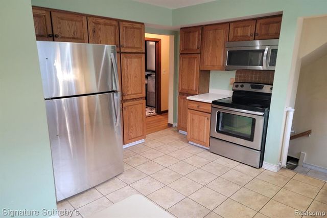 1937 Allard Avenue, Grosse Pointe Woods, MI 48236