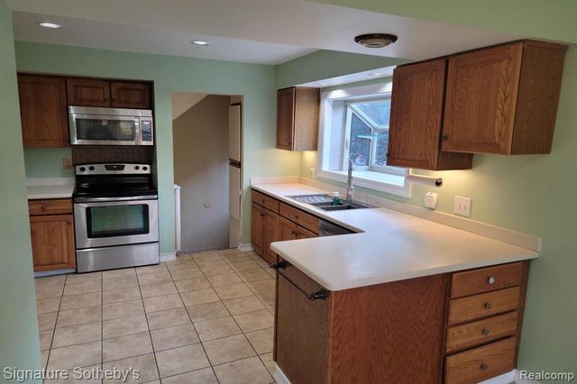 1937 Allard Avenue, Grosse Pointe Woods, MI 48236