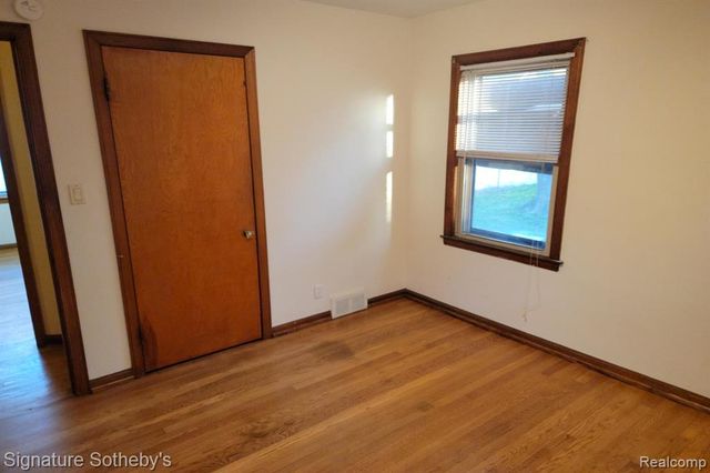 1937 Allard Avenue, Grosse Pointe Woods, MI 48236