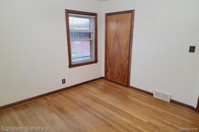 1937 Allard Avenue, Grosse Pointe Woods, MI 48236