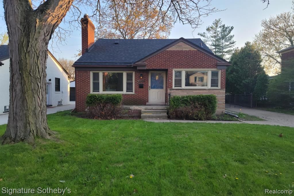 1937 Allard Avenue, Grosse Pointe Woods, MI 48236