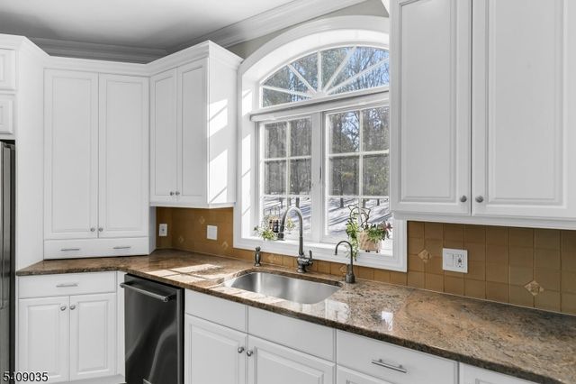 24 Chelsea Ct, Bernards Twp., NJ 07920