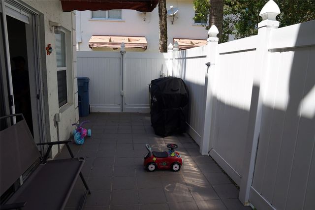 3024 NW 30th Way 3024, Oakland Park, FL 33311