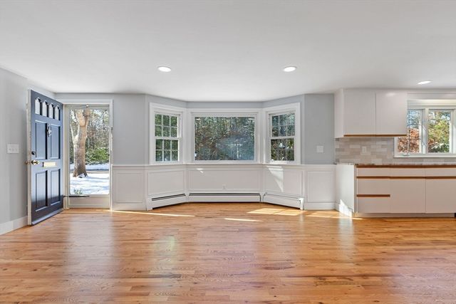 200 Lumbert Mill Rd, Barnstable, MA 02632