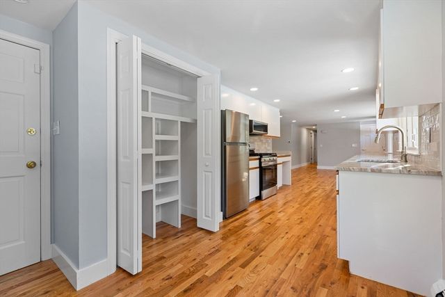 200 Lumbert Mill Rd, Barnstable, MA 02632