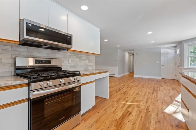 200 Lumbert Mill Rd, Barnstable, MA 02632