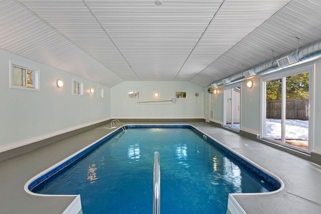 200 Lumbert Mill Rd, Barnstable, MA 02632