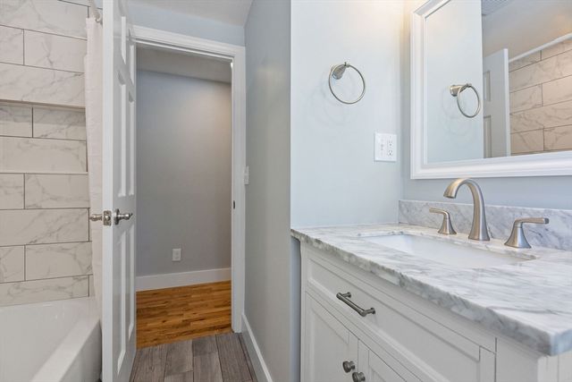 200 Lumbert Mill Rd, Barnstable, MA 02632