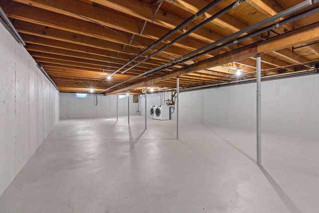 200 Lumbert Mill Rd, Barnstable, MA 02632