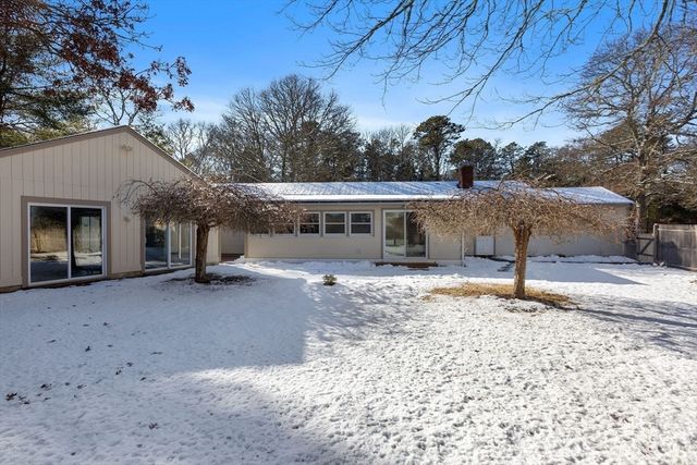 200 Lumbert Mill Rd, Barnstable, MA 02632