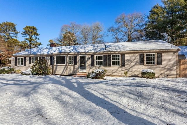200 Lumbert Mill Rd, Barnstable, MA 02632
