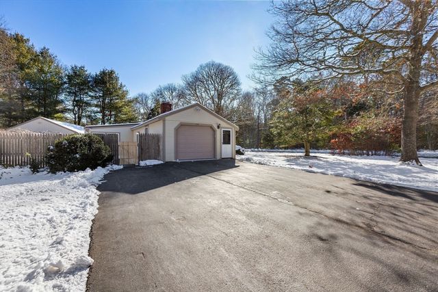 200 Lumbert Mill Rd, Barnstable, MA 02632