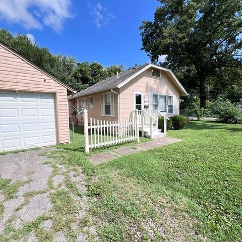 8249 Ward Parkway, Kansas City, MO 64114