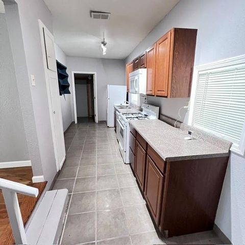 8249 Ward Parkway, Kansas City, MO 64114