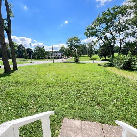 8249 Ward Parkway, Kansas City, MO 64114