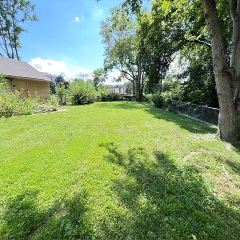 8249 Ward Parkway, Kansas City, MO 64114