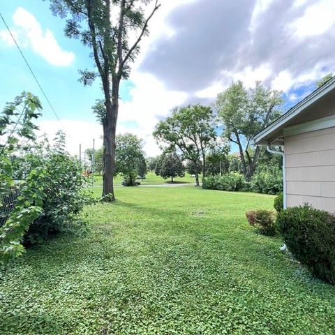 8249 Ward Parkway, Kansas City, MO 64114