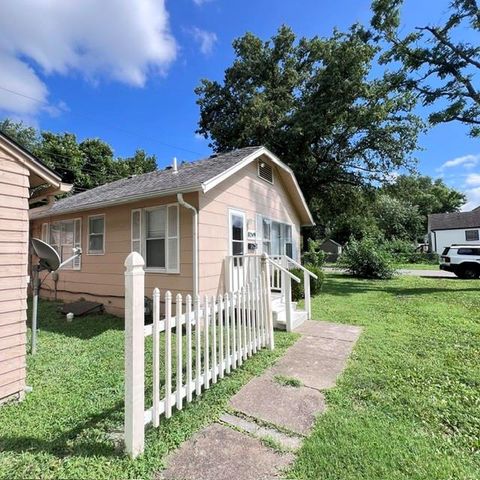 8249 Ward Parkway, Kansas City, MO 64114