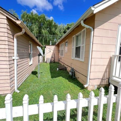 8249 Ward Parkway, Kansas City, MO 64114