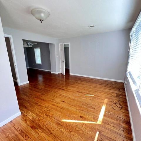 8249 Ward Parkway, Kansas City, MO 64114