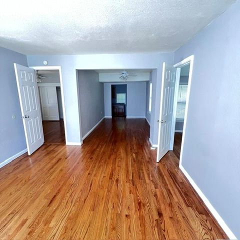 8249 Ward Parkway, Kansas City, MO 64114