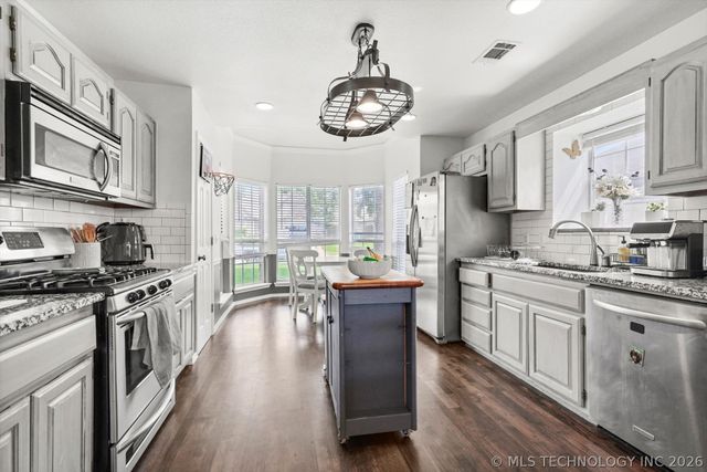 10726 E 115th Place S, Bixby, OK 74008