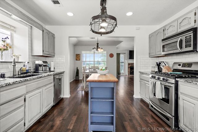 10726 E 115th Place S, Bixby, OK 74008