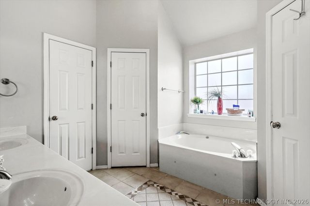 10726 E 115th Place S, Bixby, OK 74008