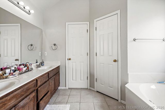 10726 E 115th Place S, Bixby, OK 74008