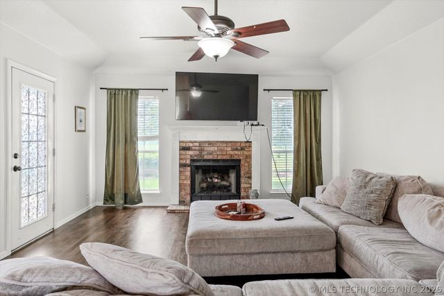 10726 E 115th Place S, Bixby, OK 74008