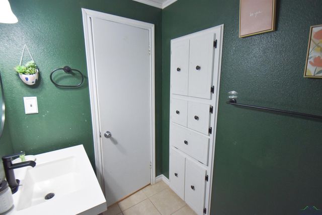 608 S Garland St, Overton, TX 75684