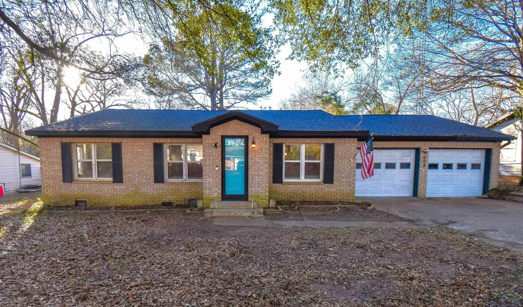 608 S Garland St, Overton, TX 75684