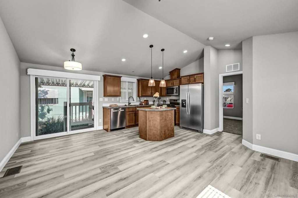 Image 5 of property listing at 1174 E Main St. 31, El Cajon, CA 92021