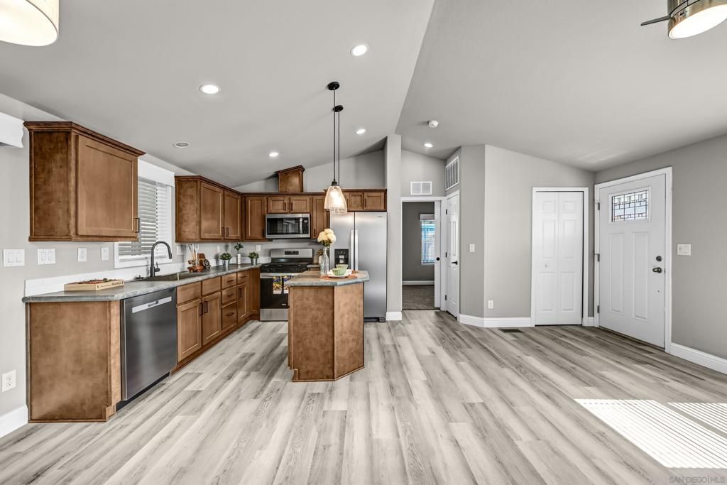 Image 6 of property listing at 1174 E Main St. 31, El Cajon, CA 92021