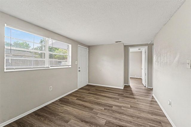 10112 N LANTANA AVENUE, Tampa, FL 33612
