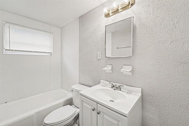 10112 N LANTANA AVENUE, Tampa, FL 33612