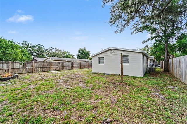 10112 N LANTANA AVENUE, Tampa, FL 33612