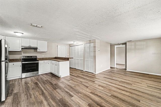 10112 N LANTANA AVENUE, Tampa, FL 33612