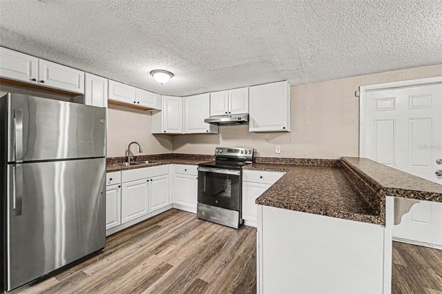 10112 N LANTANA AVENUE, Tampa, FL 33612