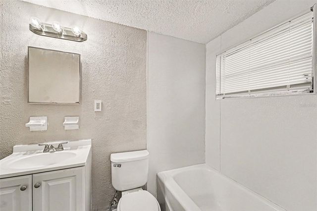 10112 N LANTANA AVENUE, Tampa, FL 33612