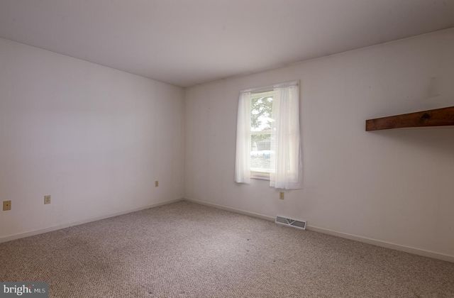 10 PROGRESS DR, Newmanstown, PA 17073