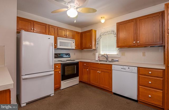 10 PROGRESS DR, Newmanstown, PA 17073