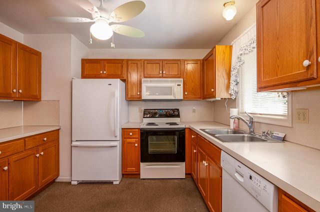 10 PROGRESS DR, Newmanstown, PA 17073