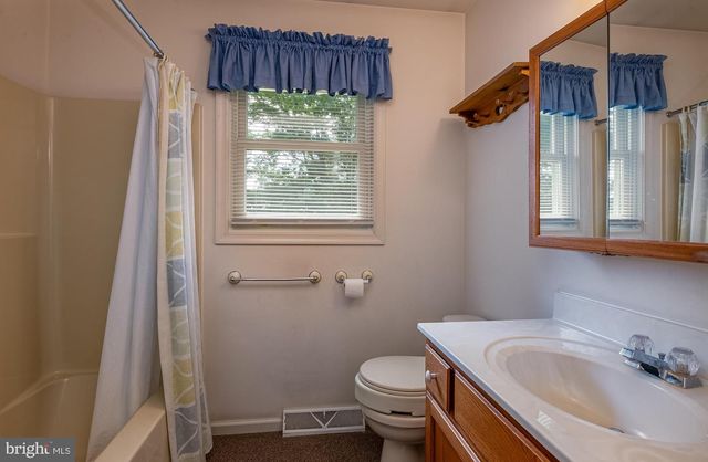 10 PROGRESS DR, Newmanstown, PA 17073