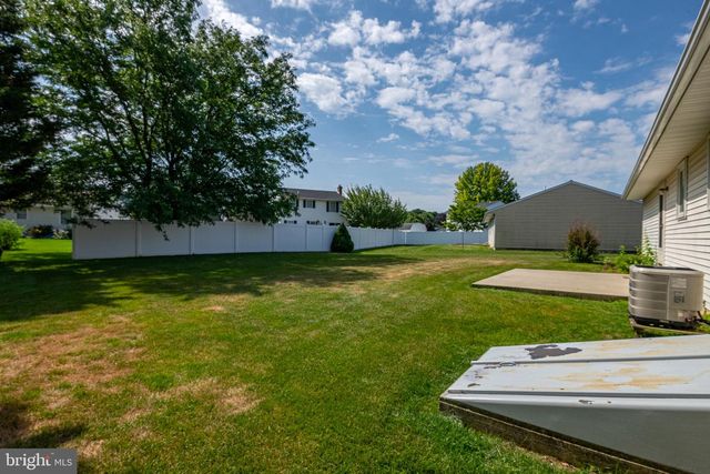 10 PROGRESS DR, Newmanstown, PA 17073