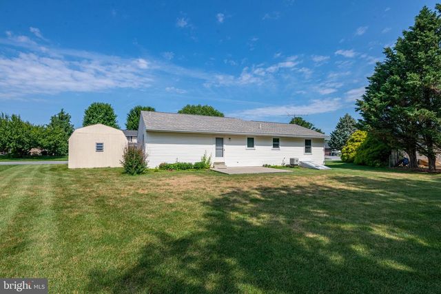 10 PROGRESS DR, Newmanstown, PA 17073